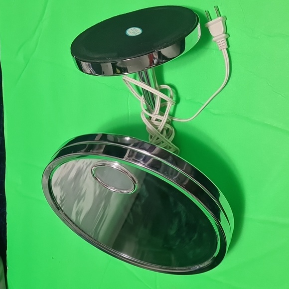 Magnifying Make Up Mirror with light portable lamp - Picture 4 of 9